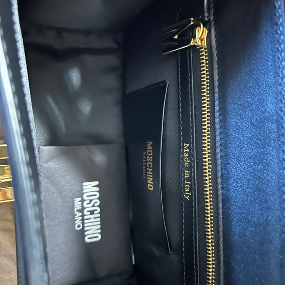 MOSCHINO black leather handbag with gold chain (handle) and gold buckle - Picture 12 of 15